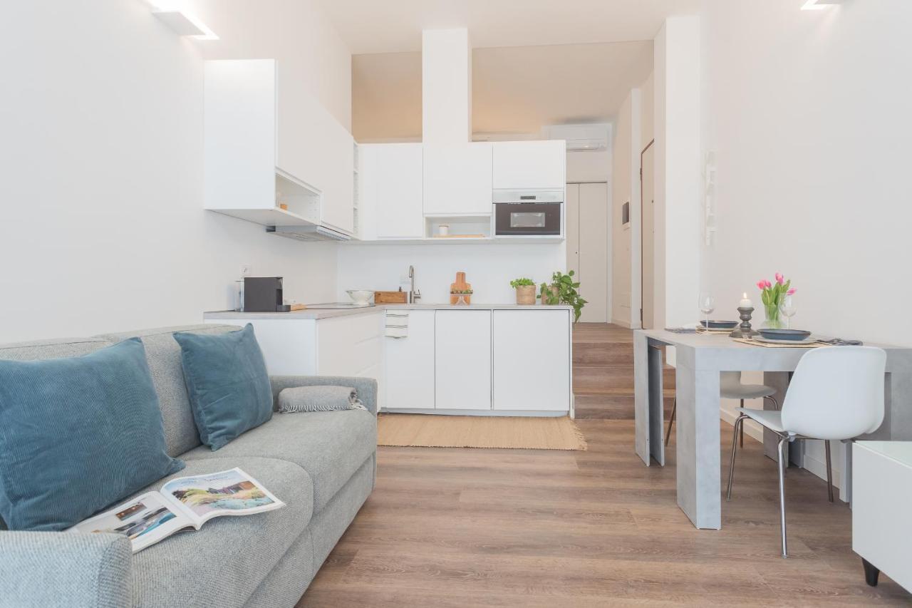 A Step From The Dome Apartment By Rent All Como Exterior photo