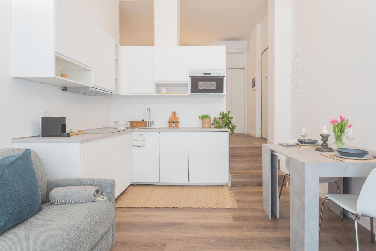 A Step From The Dome Apartment By Rent All Como Exterior photo